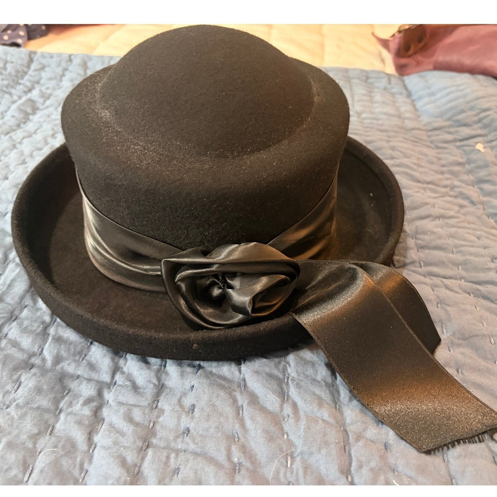 Vintage Made in Italy 100% Wool Black Felt Dress Hat with Satin Rose Flapper VTG